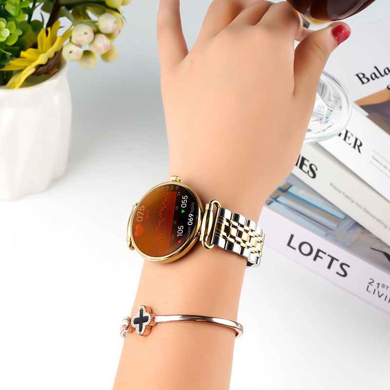 women's smartwatch health monitoring
